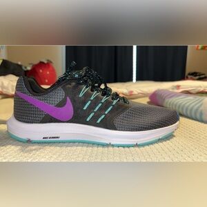 Women’s Nike Run Swift Sneakers